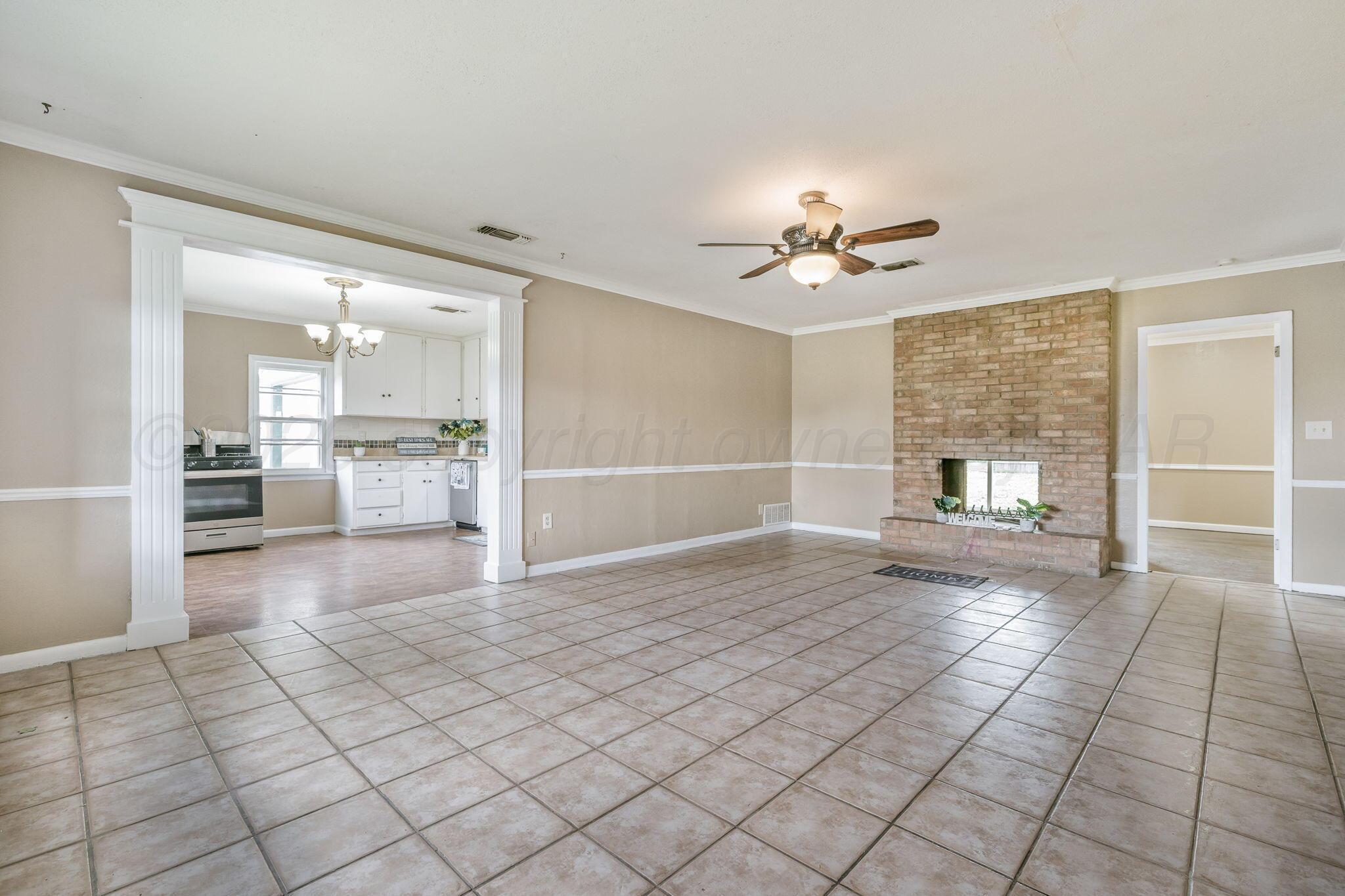 4203 South Bonham Street Amarillo, TX 79110 - Photo 3 of 17 4203 S Bonham St 05