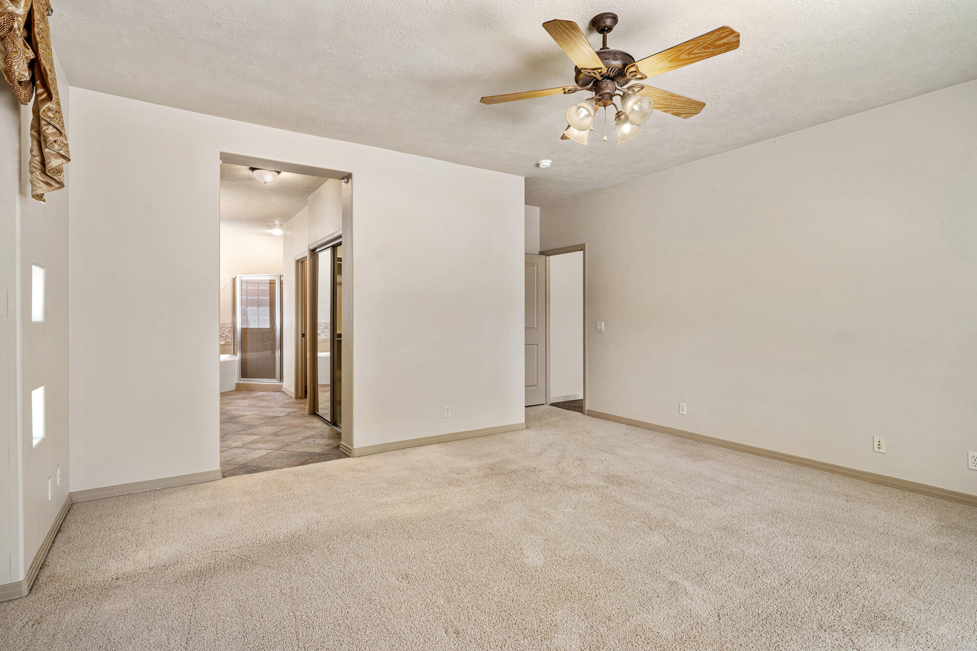 2166 West 1010 North St. George, UT 84770 - Photo 19 of 31 BR toward bath