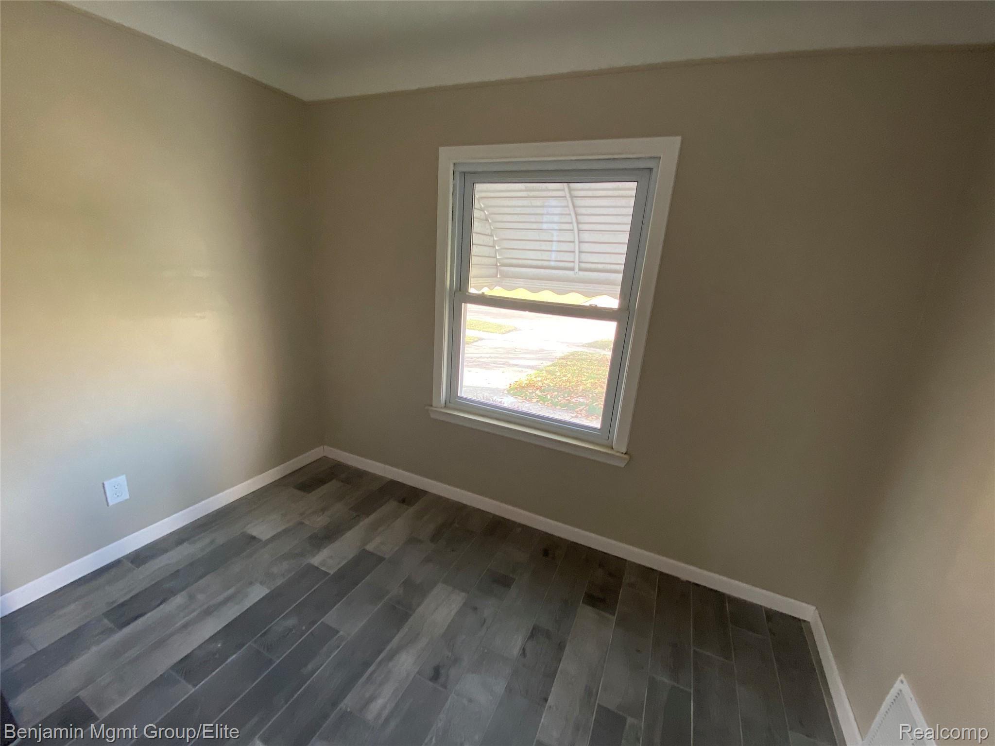 22812 Roxana Avenue Eastpointe, MI 48021 - Photo 10 of 15 92FAC59C-F5C5-4ECB-BE7B-A102BD517058.jpeg