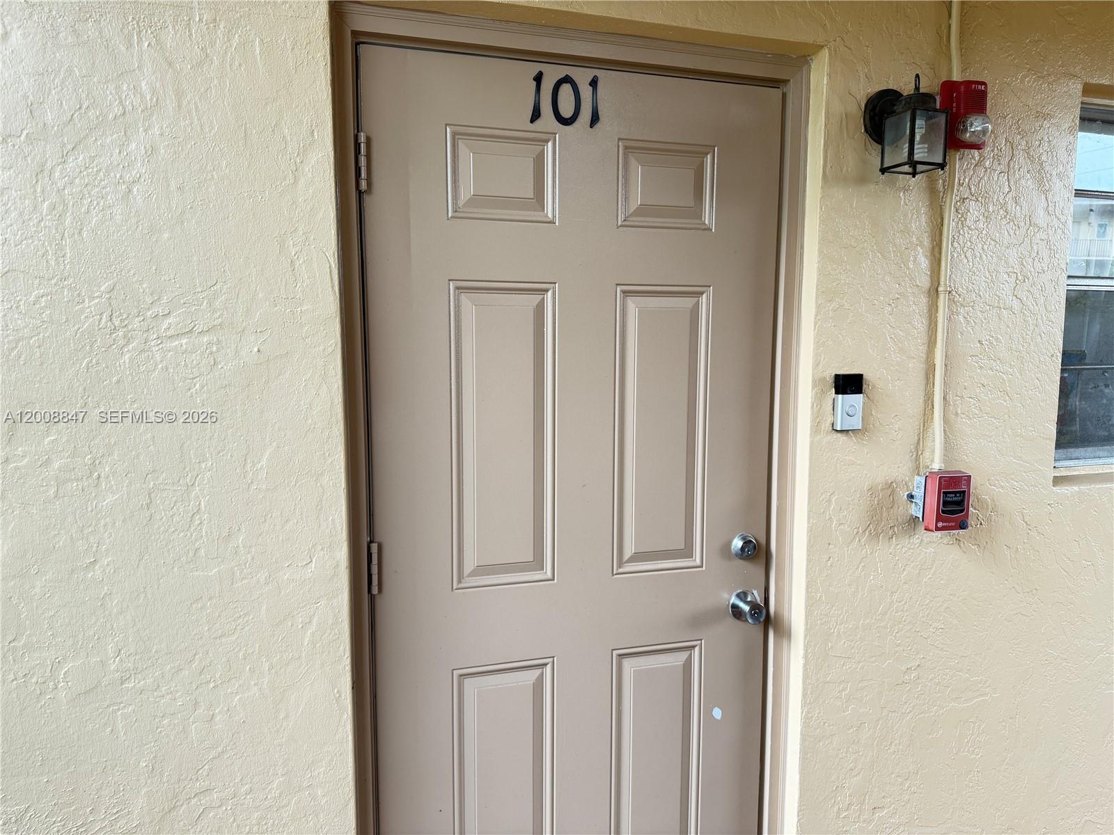 101 Berkley Road, Unit 101 Hollywood, FL 33024 - Photo 4 of 46 Gallery Image 4