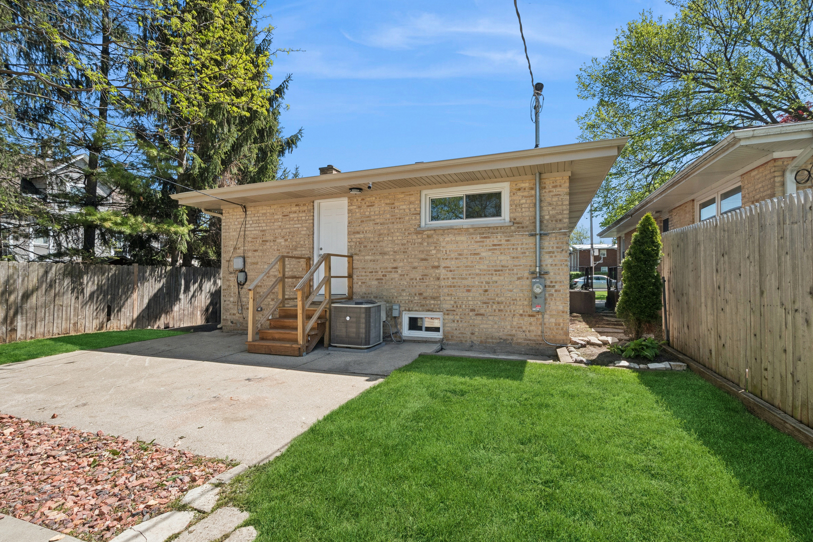 625 Hibbard Road Wilmette, IL 60091 - Photo 2 of 19