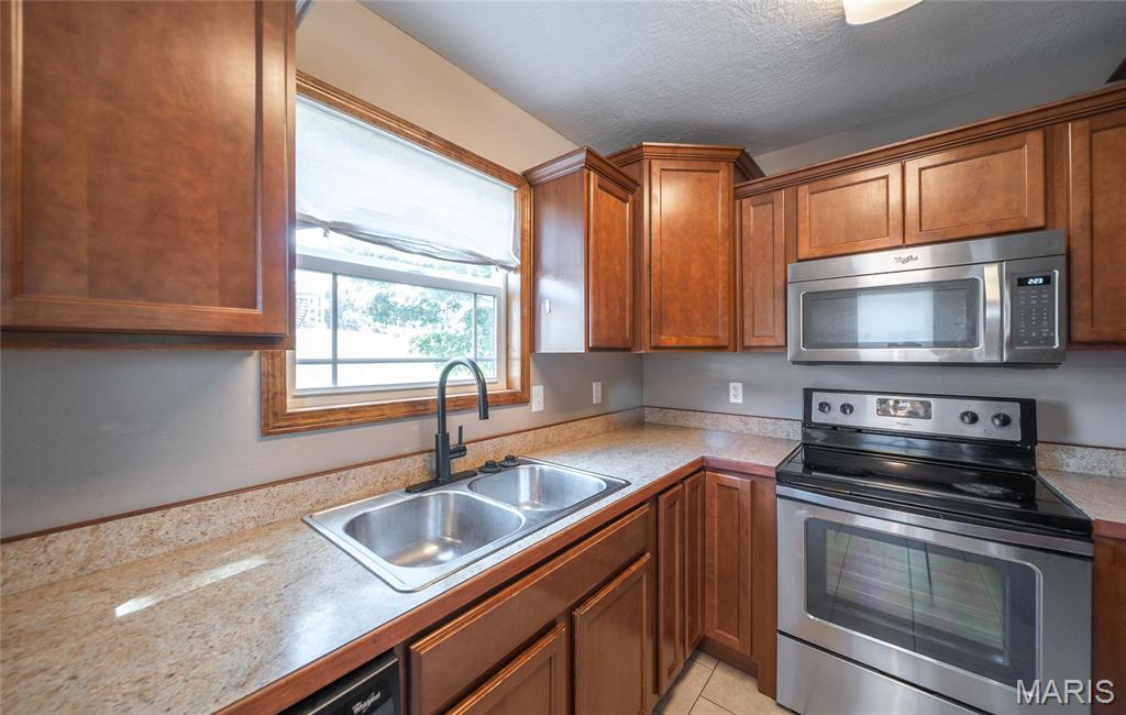 16150 Haidyn Road St. Robert, MO 65584 - Photo 10 of 41