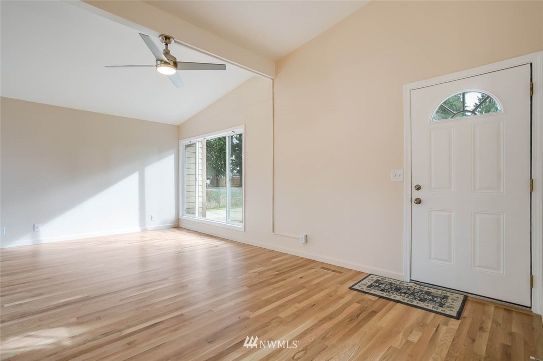 11626 Southeast 188th Street Renton, WA 98058 - Photo 3 of 16 Gallery Image 3