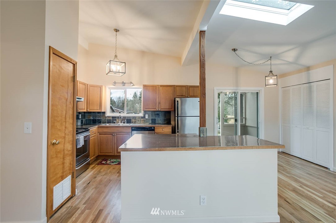 11626 Southeast 188th Street Renton, WA 98058 - Photo 6 of 16 Gallery Image 6