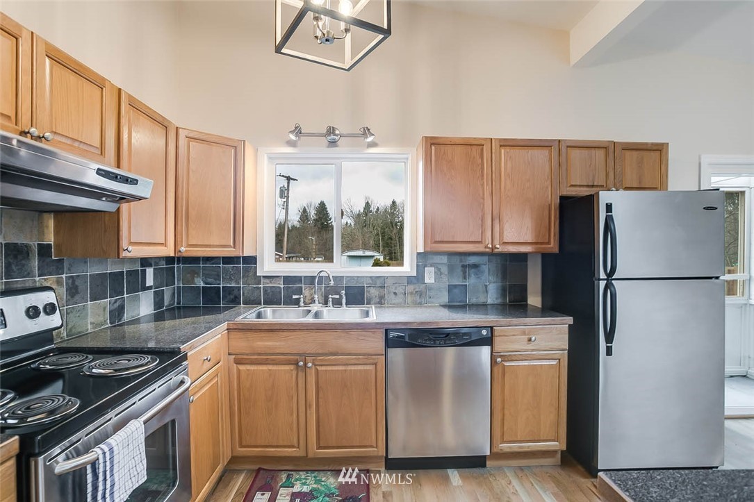 11626 Southeast 188th Street Renton, WA 98058 - Photo 8 of 16 Gallery Image 8