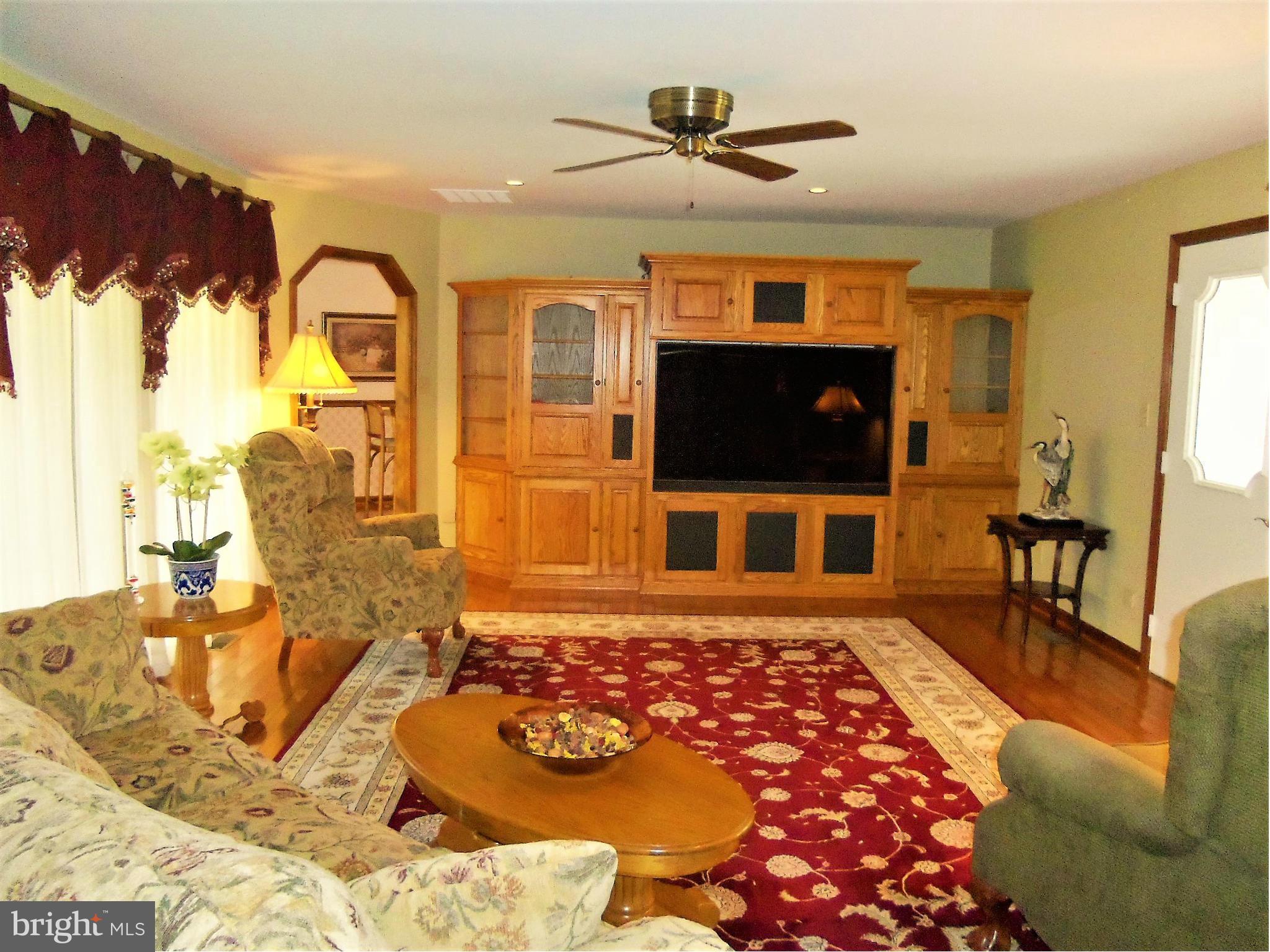 606 Sandy Hill Road Severn, MD 21144 - Photo 3 of 30 Living Room
