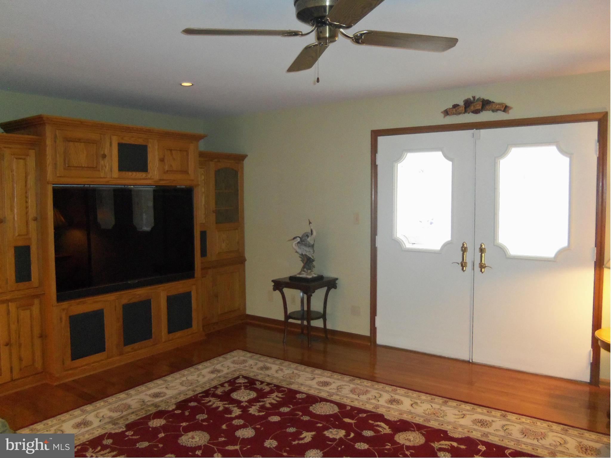 606 Sandy Hill Road Severn, MD 21144 - Photo 4 of 30 Living Room
