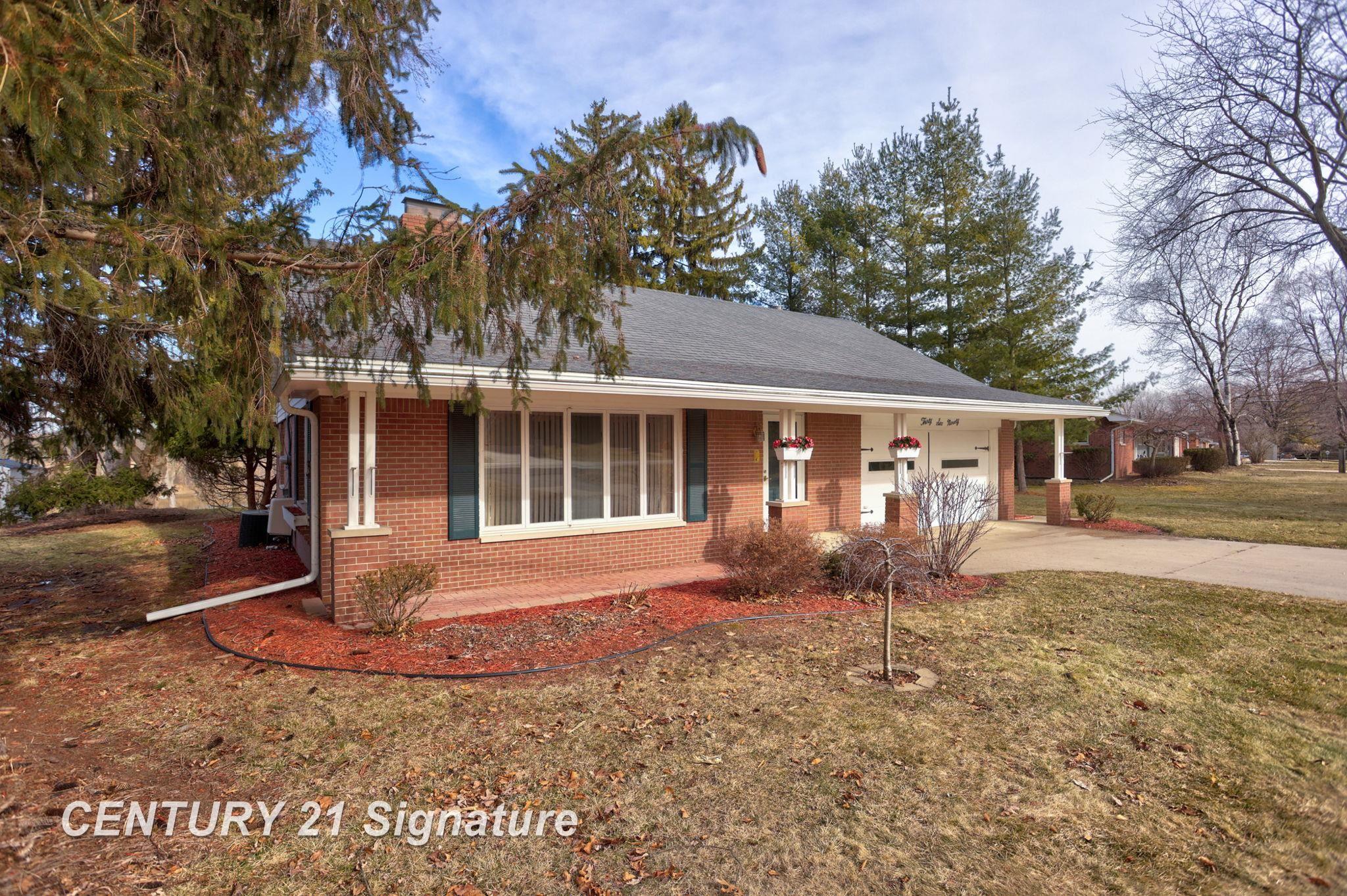 3690 North River Road Freeland, MI 48623 - Photo 4 of 57