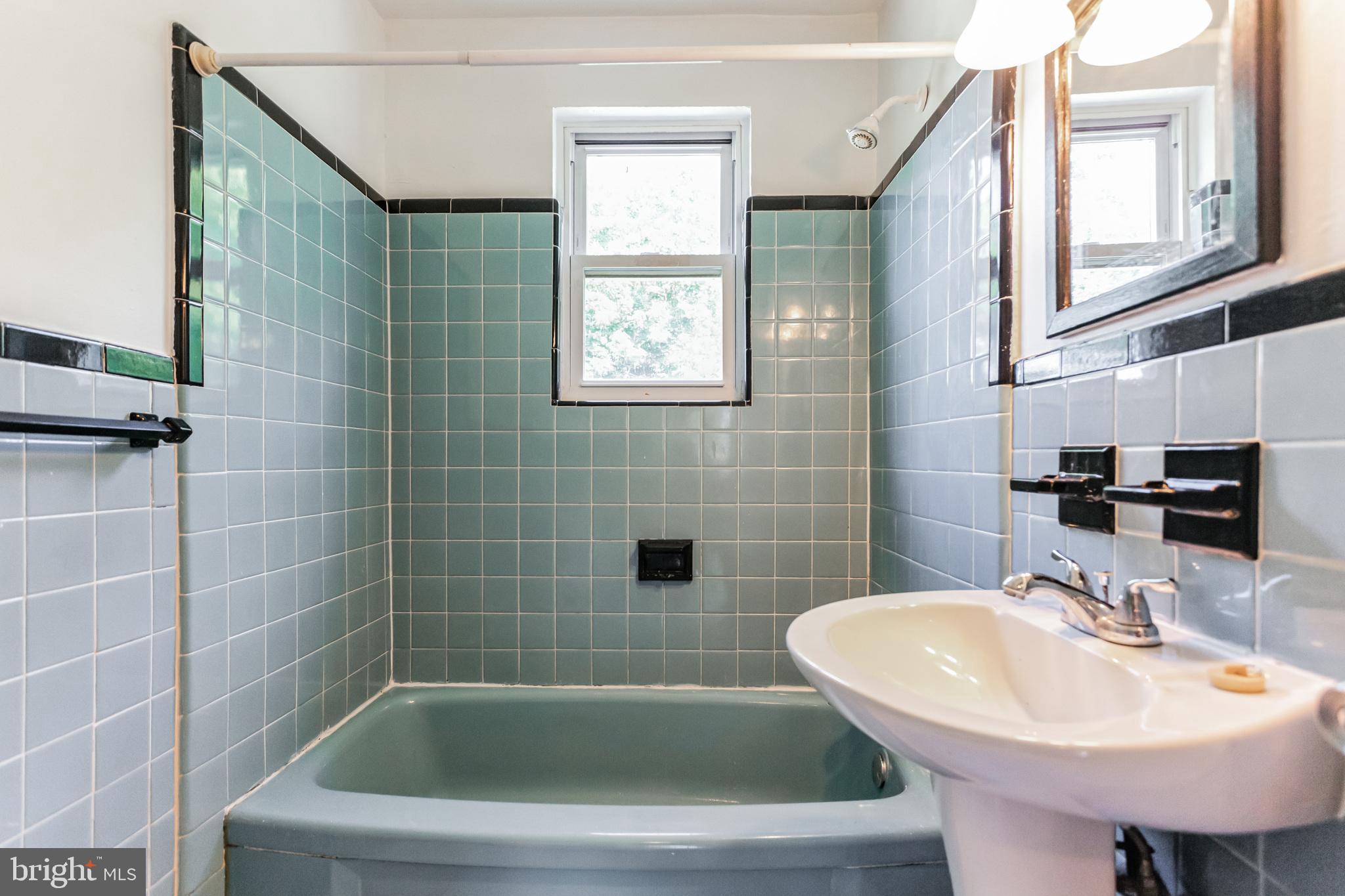 364 Ripka Street Philadelphia, PA 19128 - Photo 26 of 36 Unit 2 Bathroom