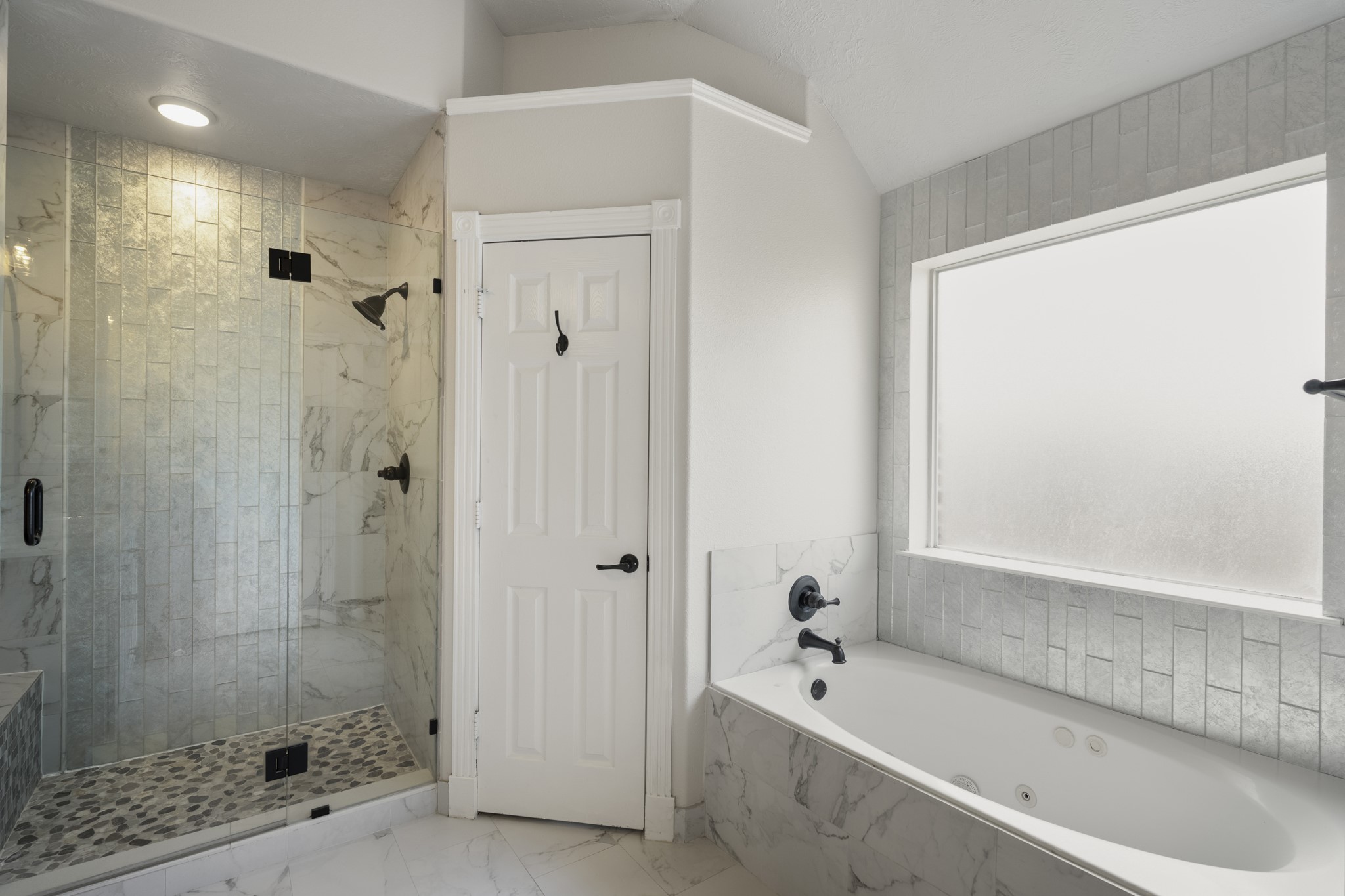 5802 Sawyer Bend Lane Spring, TX 77379 - Photo 23 of 50 a bathroom with a bathtub a shower a toilet and a sink