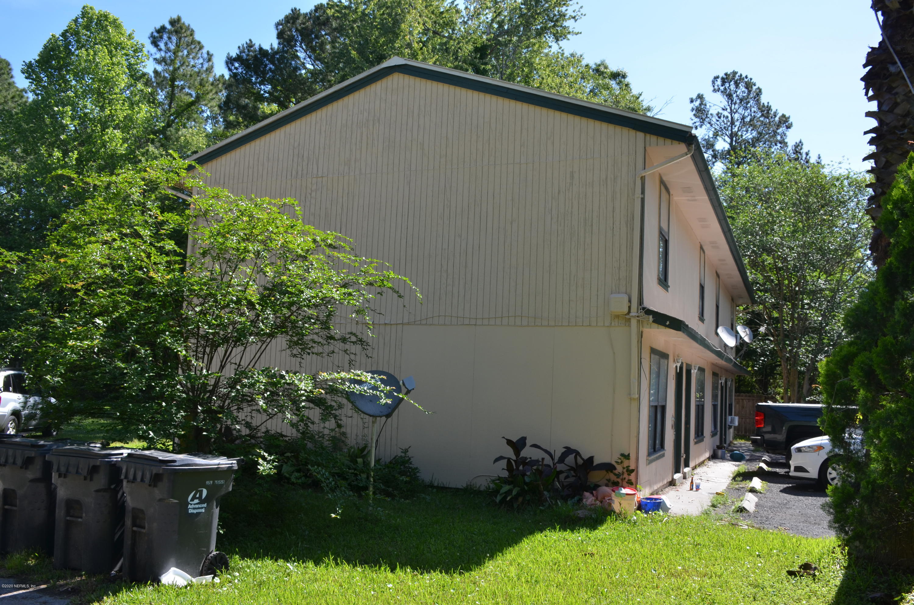 681 Rainer Road, Unit 3 Baldwin, FL 32234 - Photo 9 of 28 a backyard of a house with lots of green space