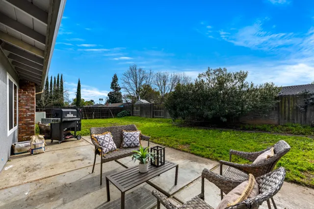 a picture of a wall with a white wall and a white wall