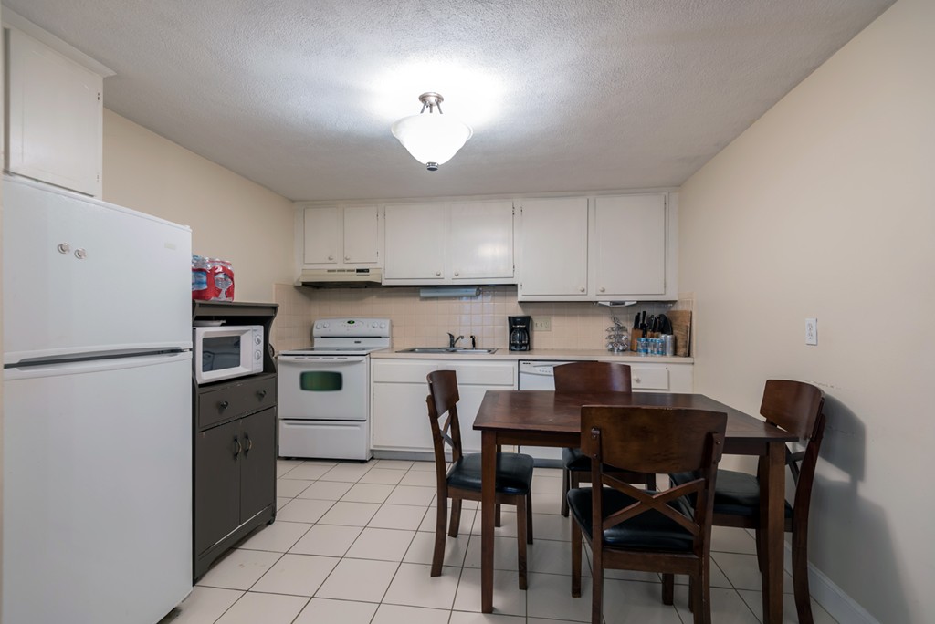 7 Walker Road, Unit 8 North Andover, MA 01845 - Photo 3 of 6