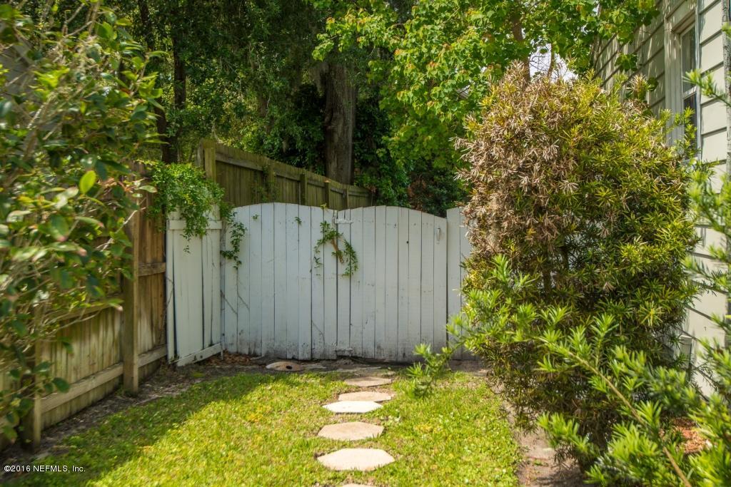 1128 Greenridge Road Jacksonville, FL 32207 - Photo 11 of 37 a view of outdoor space and yard