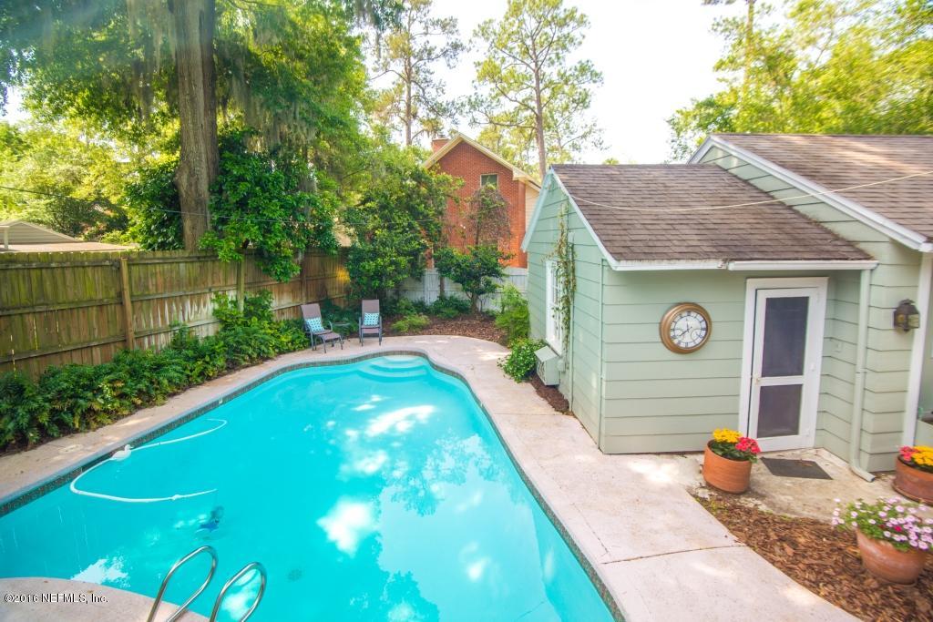 1128 Greenridge Road Jacksonville, FL 32207 - Photo 28 of 37 a front view of a house with garden