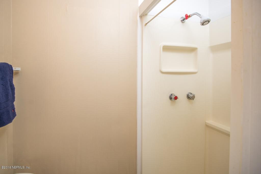 1128 Greenridge Road Jacksonville, FL 32207 - Photo 34 of 37 a bathroom with a shower