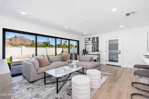 $5,000 | 4464 East Campbell Avenue, Phoenix, AZ 85018