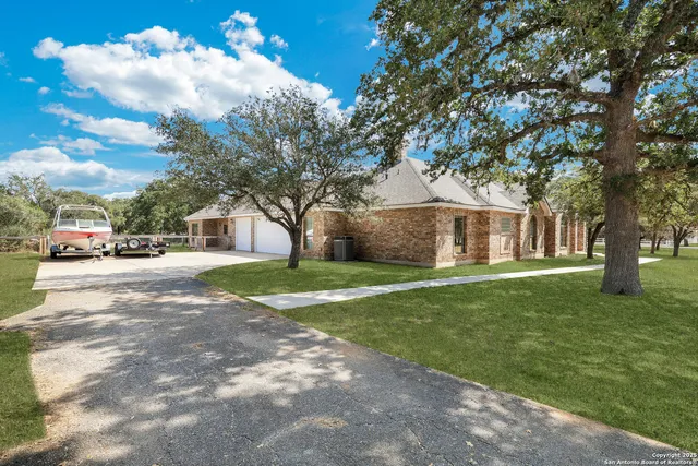 $775,000 | 8703 Rolling Acres Trail, Boerne, TX 78015