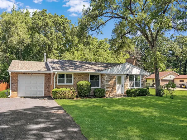 $2,400 | 3102 Victoria Avenue, McHenry, IL 60050