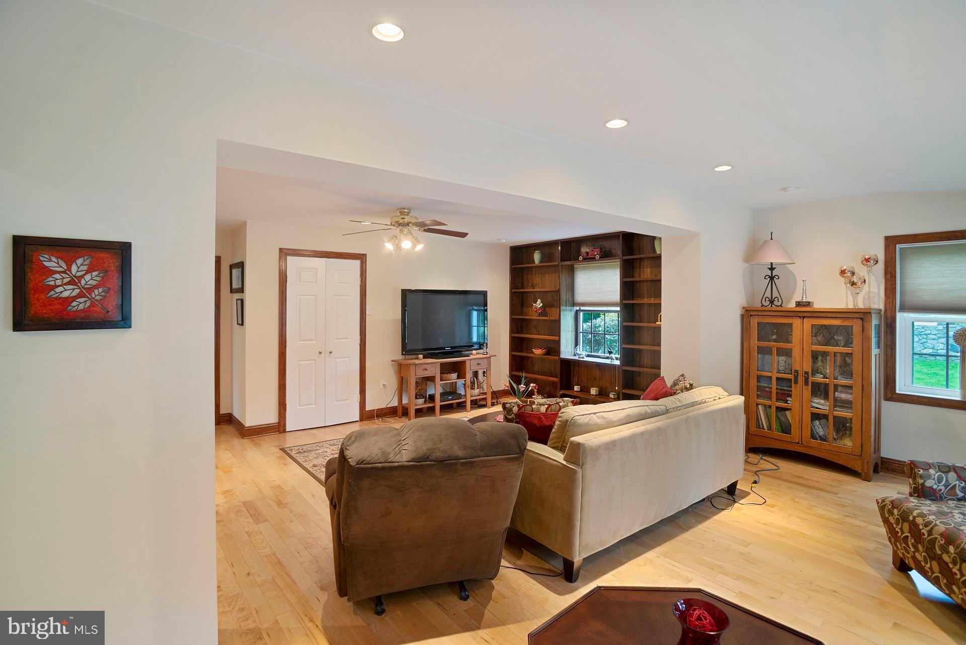 118 Tyson Road Newtown Square, PA 19073 - Photo 8 of 23