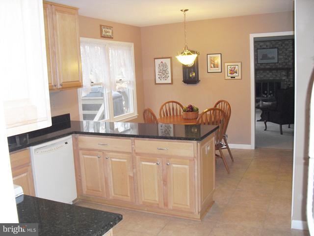 7016 Maple Tree Lane Springfield, VA 22152 - Photo 4 of 17 Kitchen