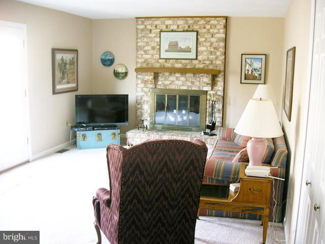 7016 Maple Tree Lane Springfield, VA 22152 - Photo 9 of 17 Family Room