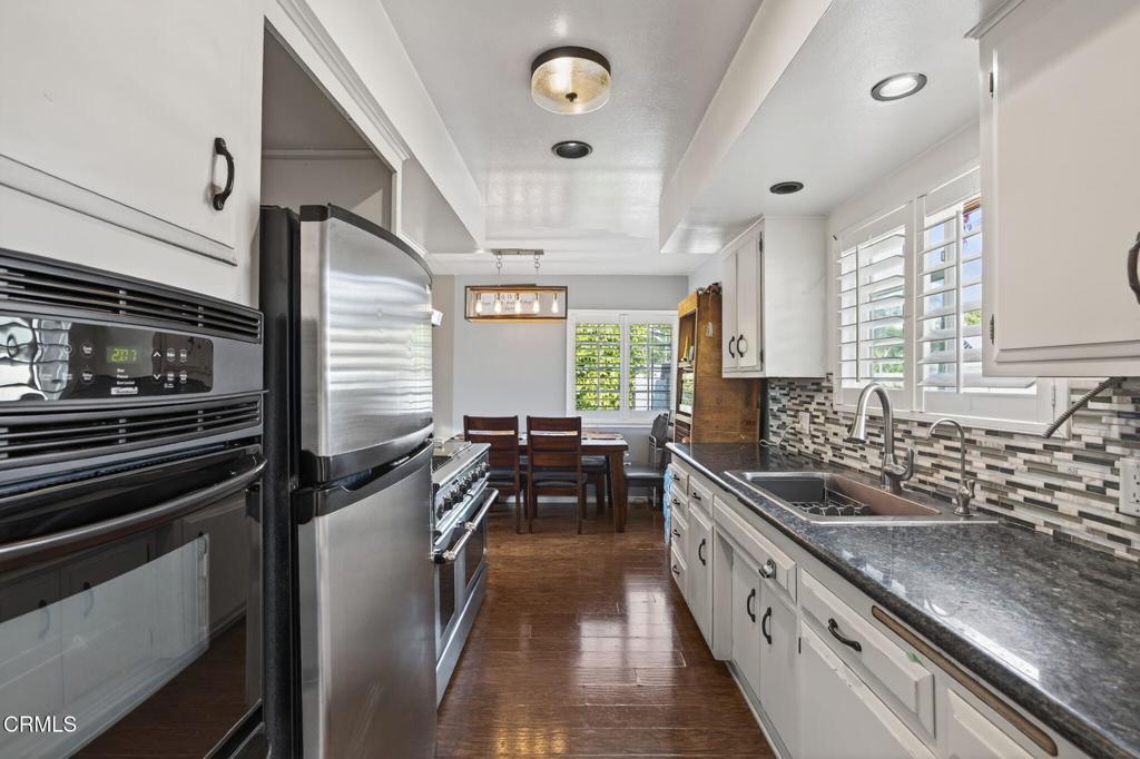 729 Ralph Way Santa Paula, CA 93060 - Photo 18 of 55 a kitchen with lots of counter top space