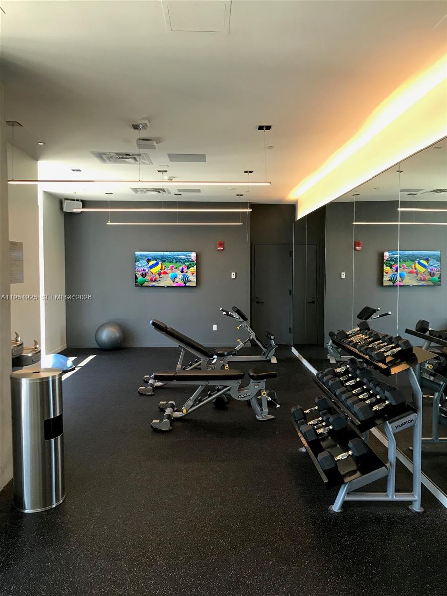 151 Southeast 1st Street, Unit 904 Miami, FL 33131 - Photo 17 of 34 a room with gym equipment