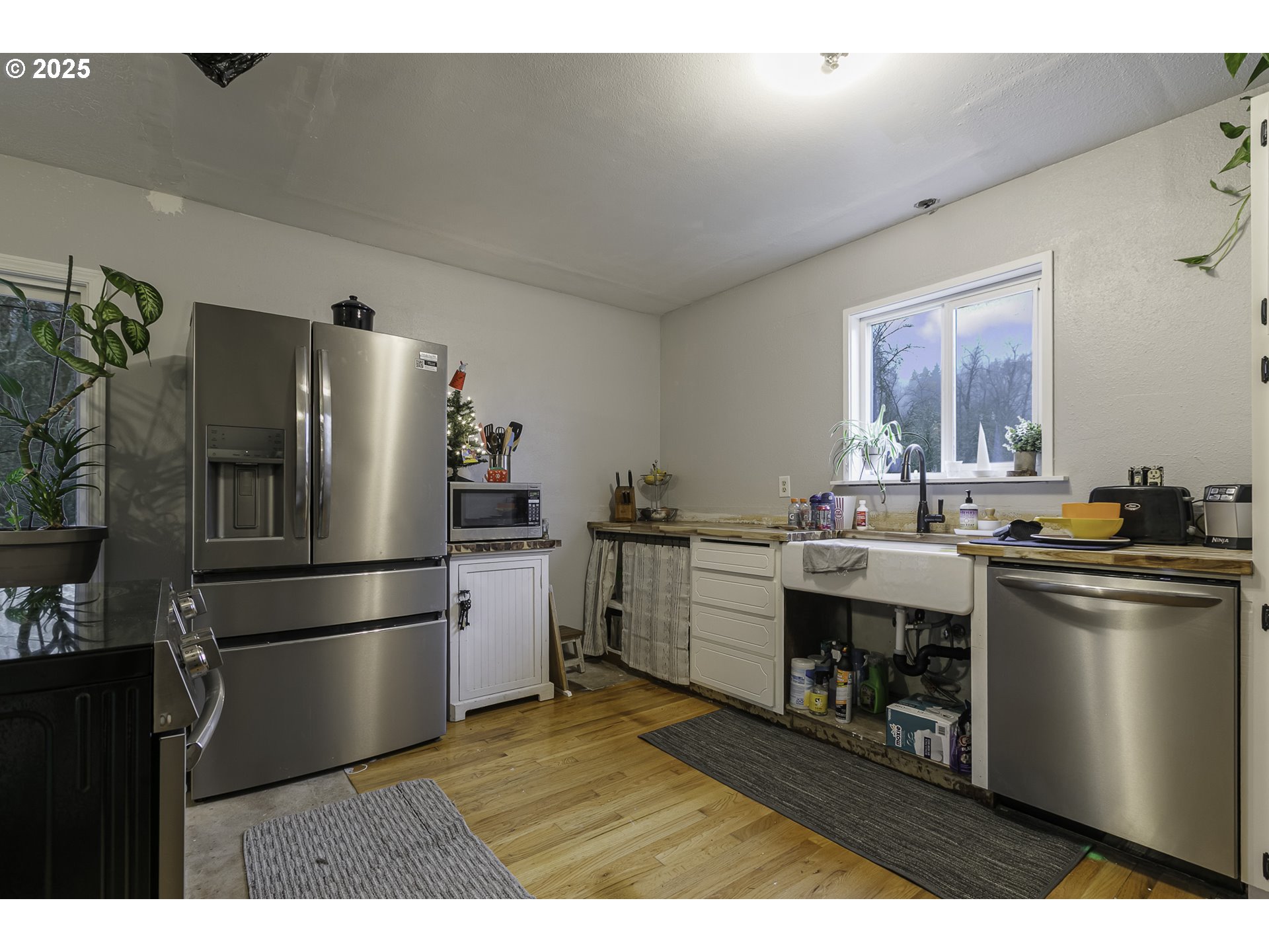 35730 Southeast Lusted Road Boring, OR 97009 - Photo 5 of 36 a kitchen with a refrigerator and a sink