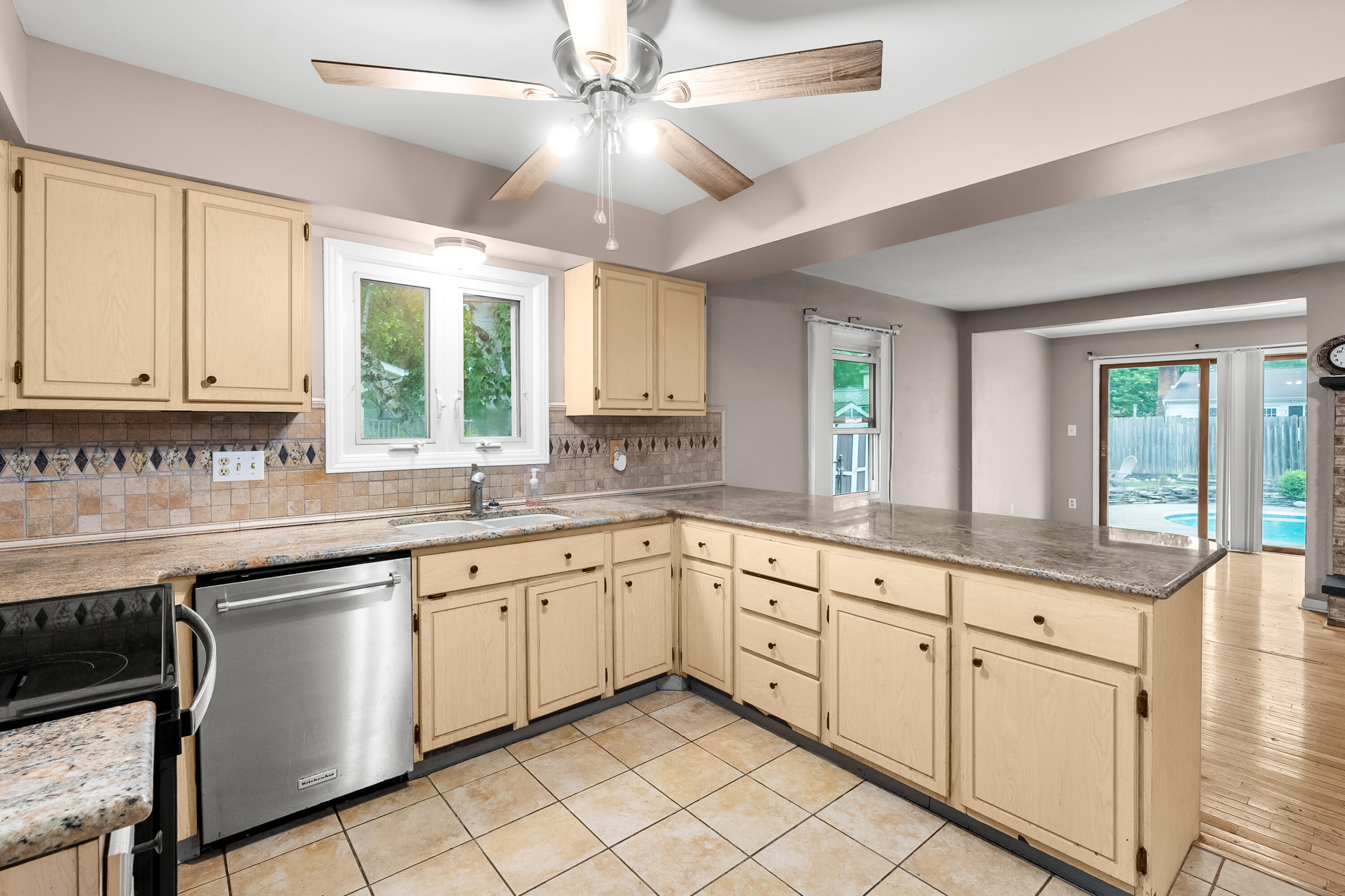 823 Newgate Road Kalamazoo, MI 49006 - Photo 6 of 30 Newgate Rd 823 Kalamazoo 49006-4