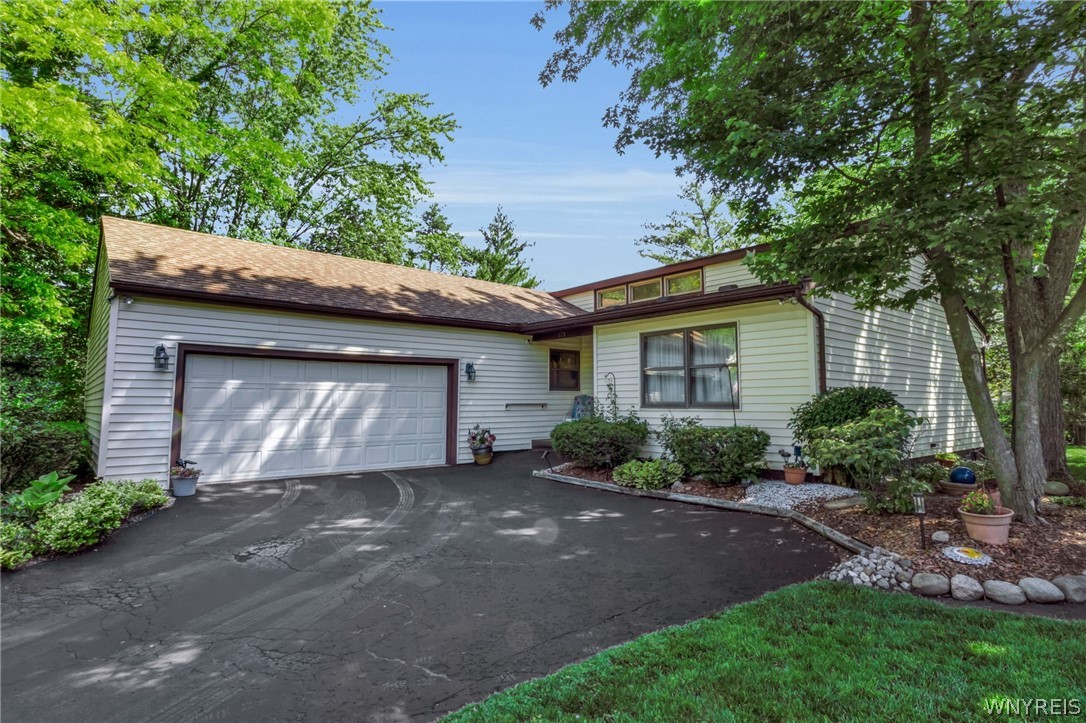 229 Robin Road Amherst, NY 14228 - Photo 1 of 42