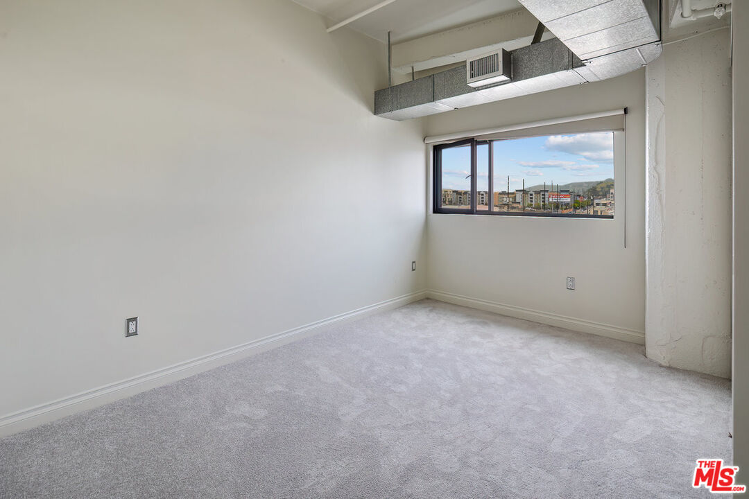 200 North San Fernando Road, Unit 320 Los Angeles, CA 90031 - Photo 16 of 20 a view of an empty room