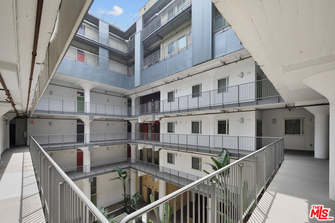 200 North San Fernando Road, Unit 320 Los Angeles, CA 90031 - Photo 6 of 20 a view of a building from a balcony