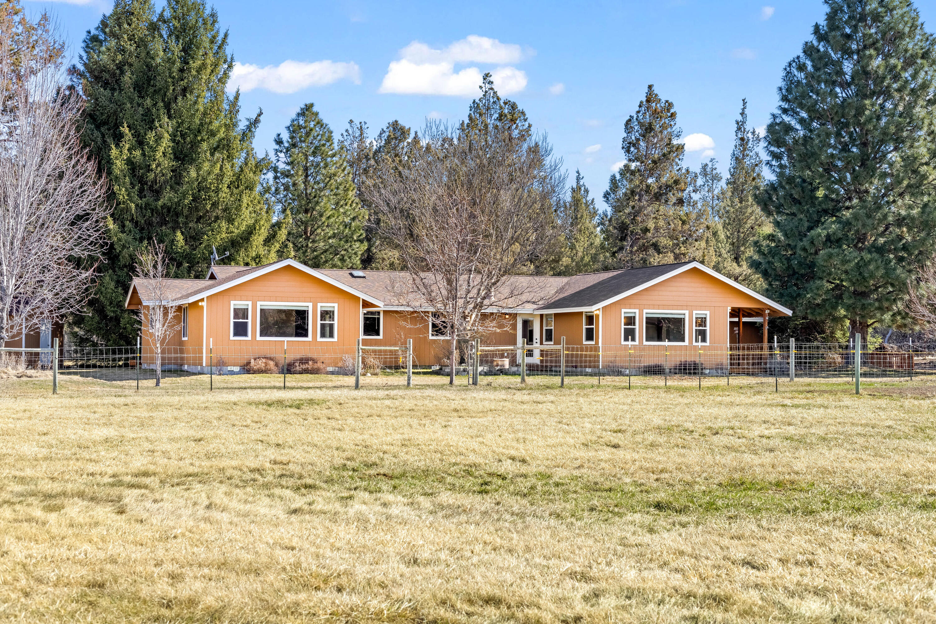 19800 Connarn Road Bend, OR 97703 - Photo 1 of 50 Front