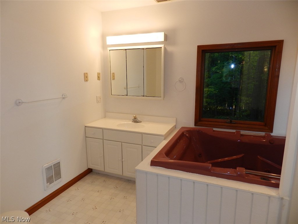 9575 Vermilion Road Amherst, OH 44001 - Photo 25 of 35