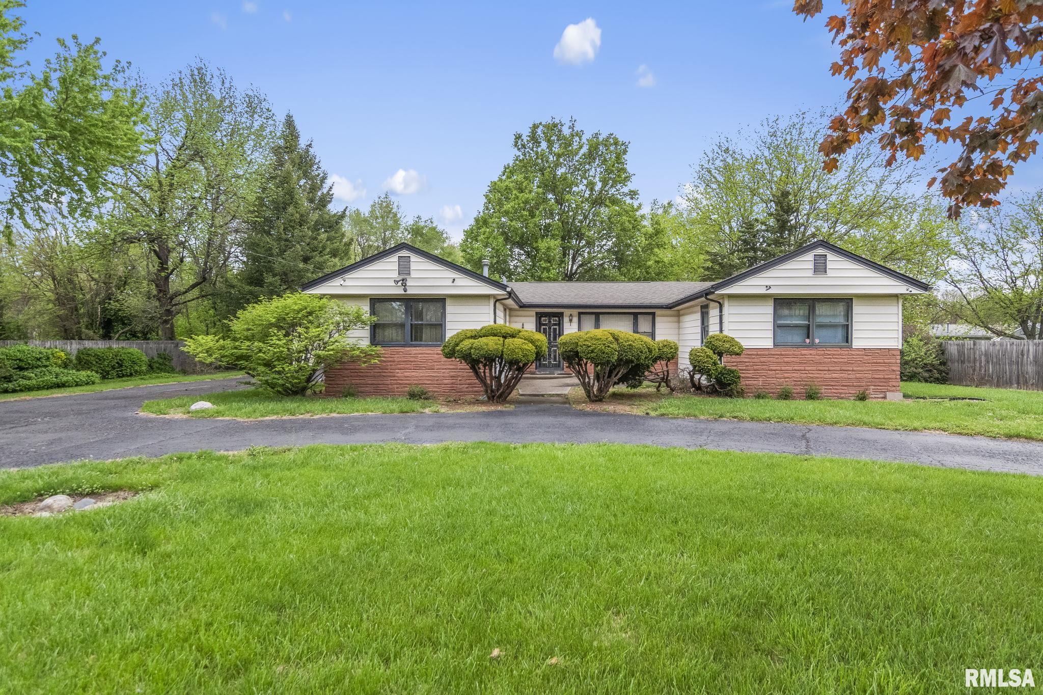 2121 East Ash Street Springfield, IL 62703 - Photo 1 of 30 Gallery Image 1