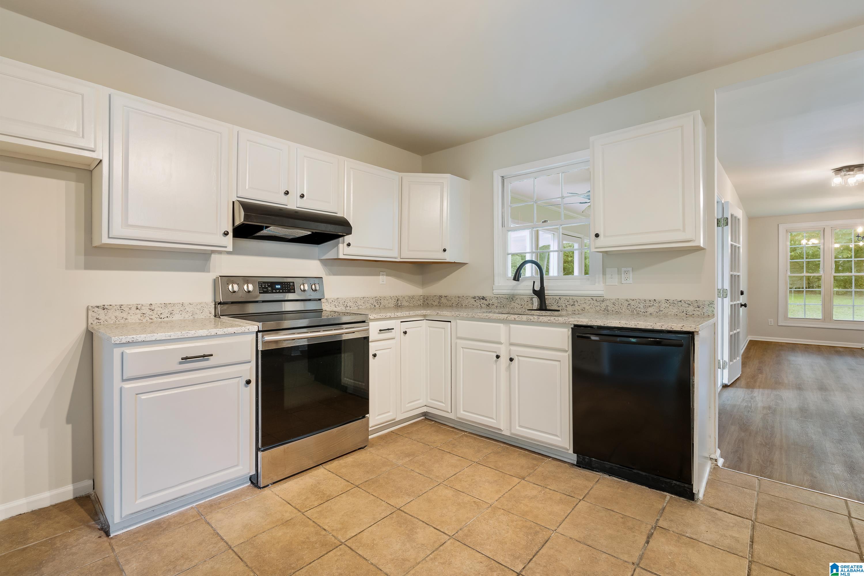 529 Overhill Drive Pelham, AL 35124 - Photo 11 of 38