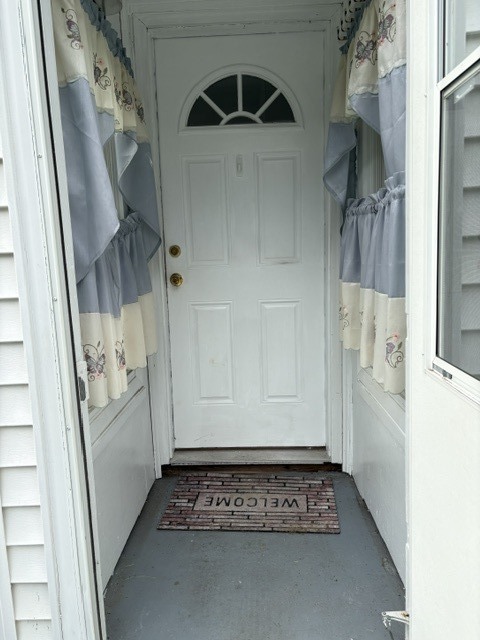 3S471 Pattermann Road Warrenville, IL 60555 - Photo 4 of 18 a view of an entryway