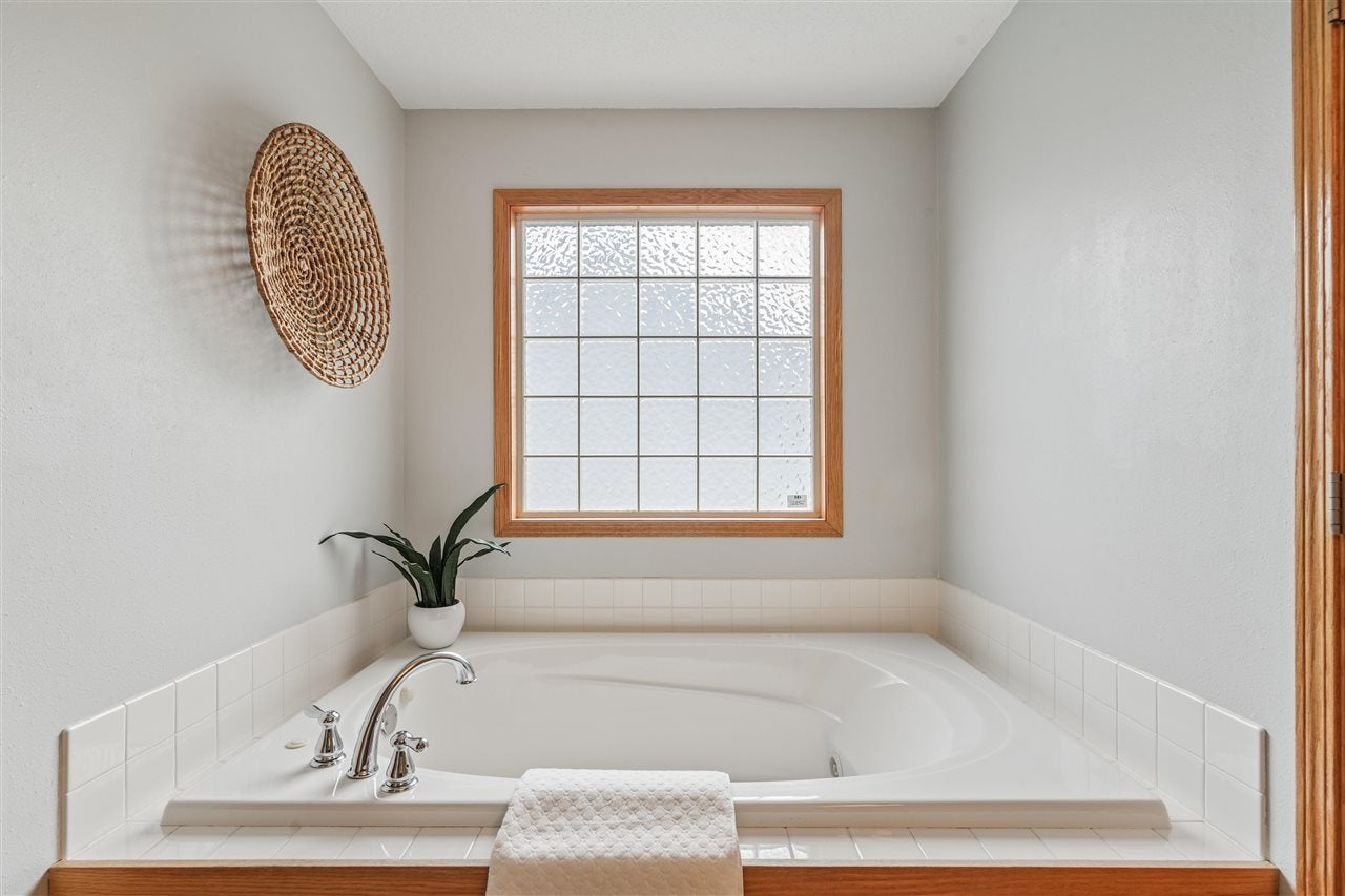 1013 Chesterfield Road Cedar Rapids, IA 52402 - Photo 24 of 39 Gallery Image 24