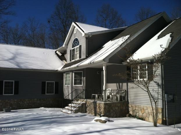 83 Oakenshield Drive Bushkill, PA 18371 - Photo 2 of 12