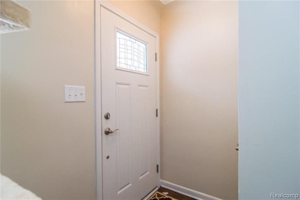 2890 Walbridge Drive Rochester Hills, MI 48307 - Photo 3 of 40
