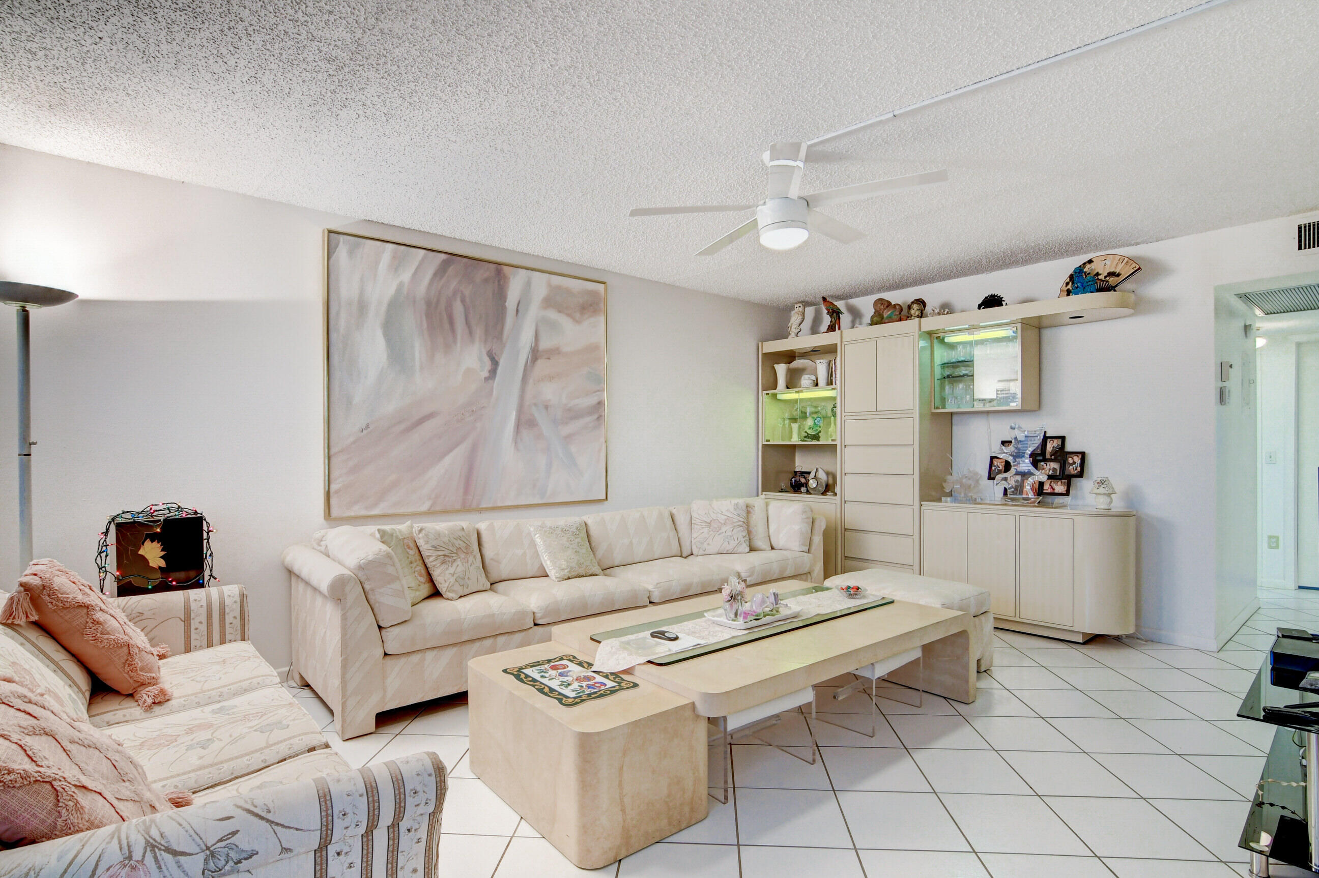 1035 Cornwall East Boca Raton, FL 33434 - Photo 21 of 91 Living Room