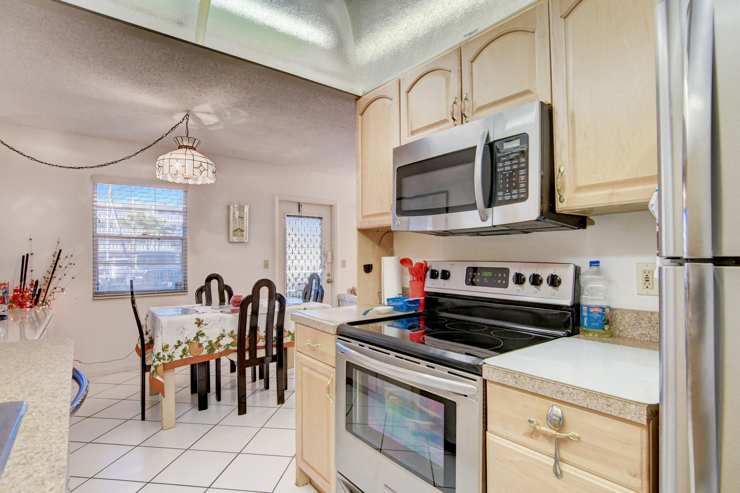 1035 Cornwall East Boca Raton, FL 33434 - Photo 29 of 91 Kitchen/Dining Room