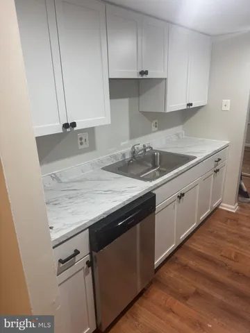 $2,700 | 8305 Pondside Terrace, Alexandria, VA 22309