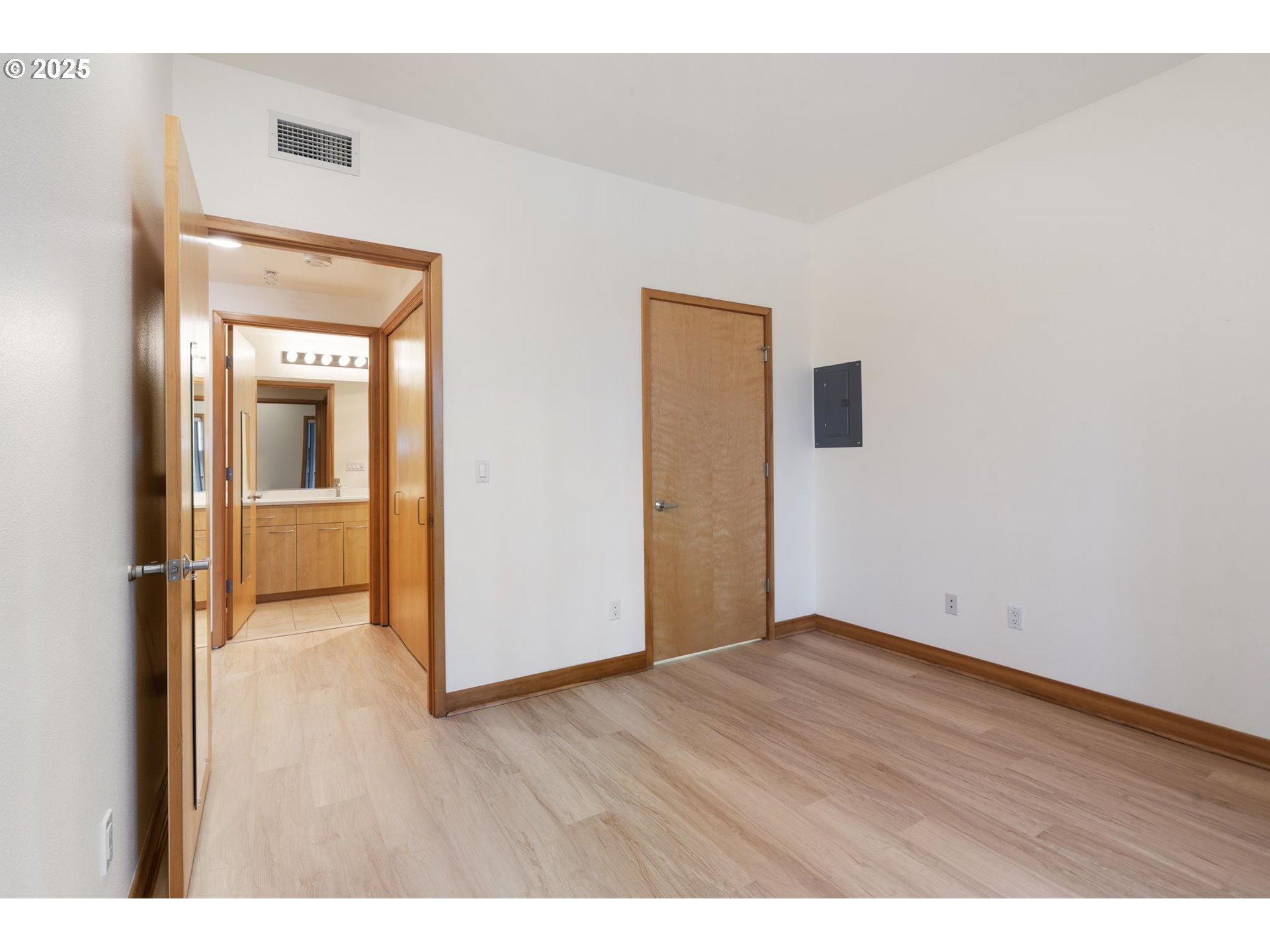 300 West 8th Street, Unit 220 Vancouver, WA 98660 - Photo 14 of 31