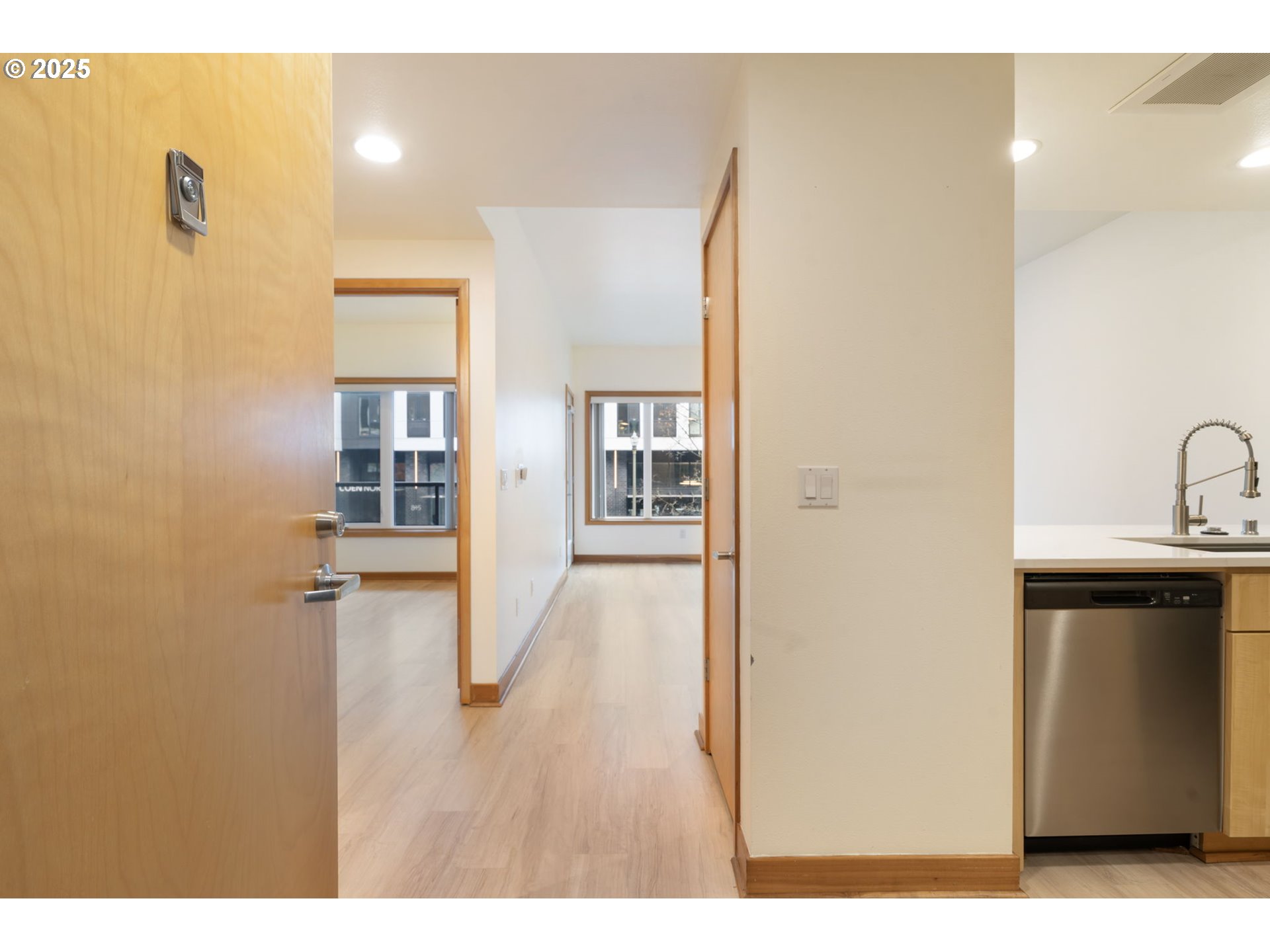 300 West 8th Street, Unit 220 Vancouver, WA 98660 - Photo 3 of 31