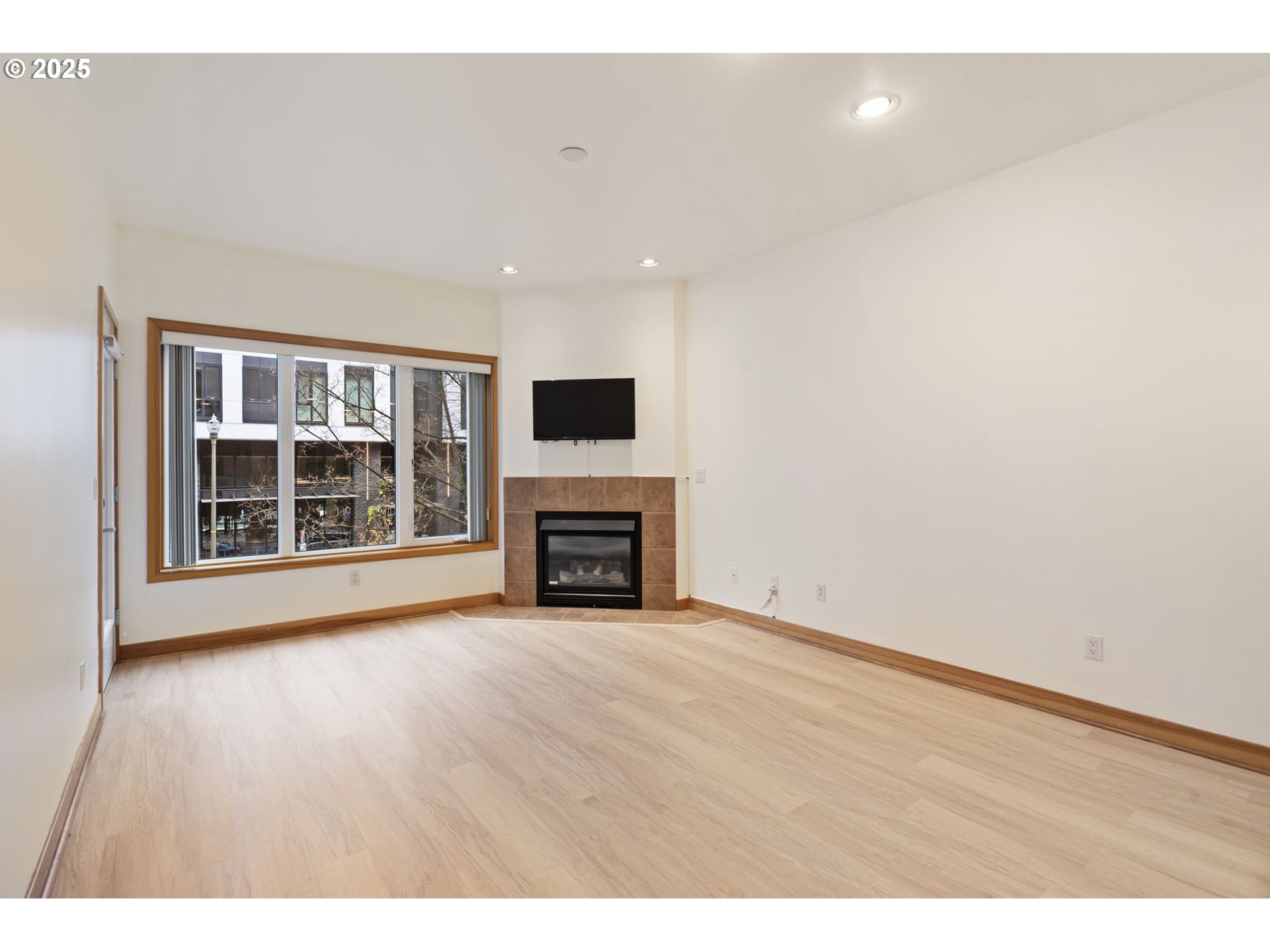 300 West 8th Street, Unit 220 Vancouver, WA 98660 - Photo 4 of 31