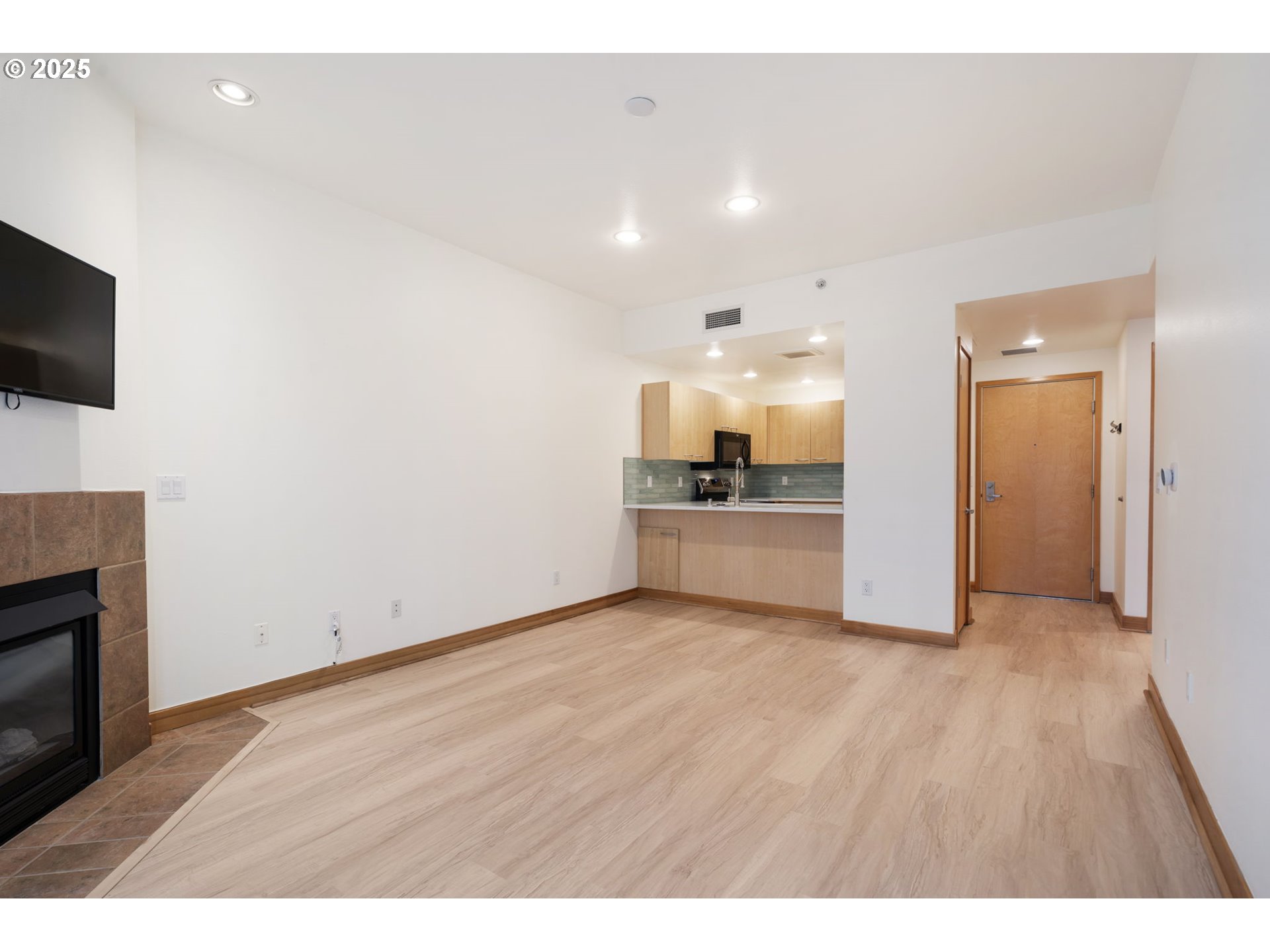 300 West 8th Street, Unit 220 Vancouver, WA 98660 - Photo 6 of 31