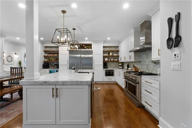 $960,000 | 10 Woodland Drive, Cartersville, GA 30120