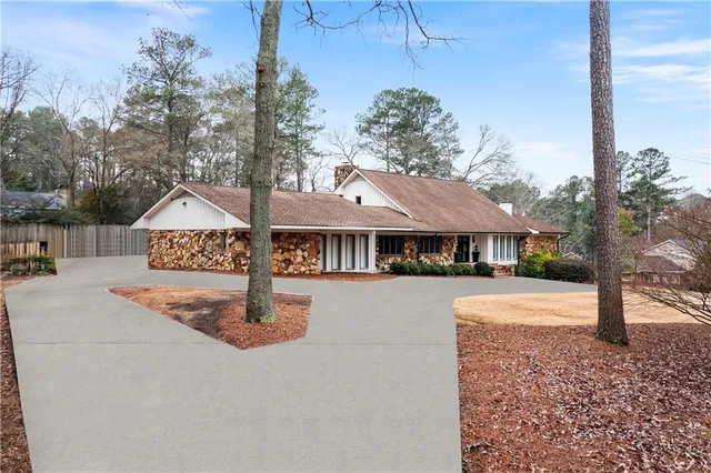$960,000 | 10 Woodland Drive, Cartersville, GA 30120